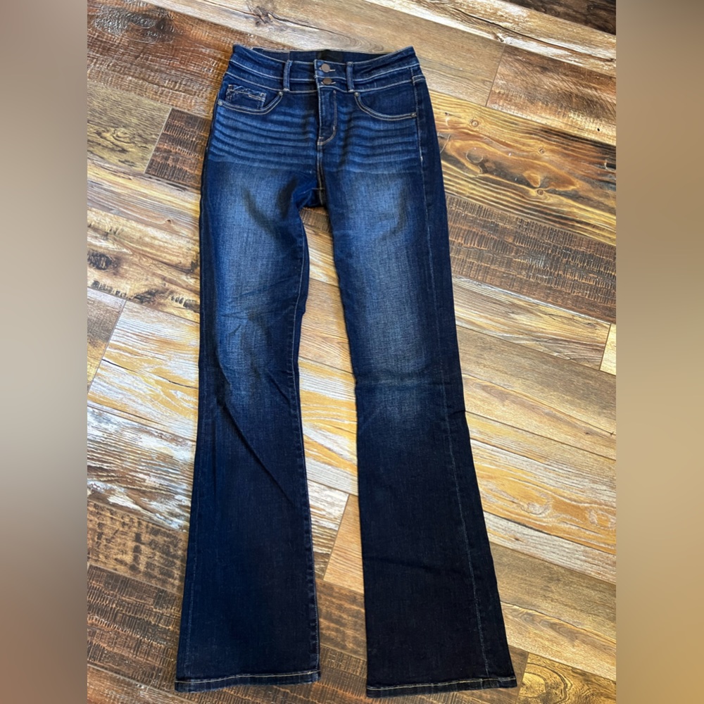 Woman’s Buckle Black Bootcut High rise Jeans Size 26x36